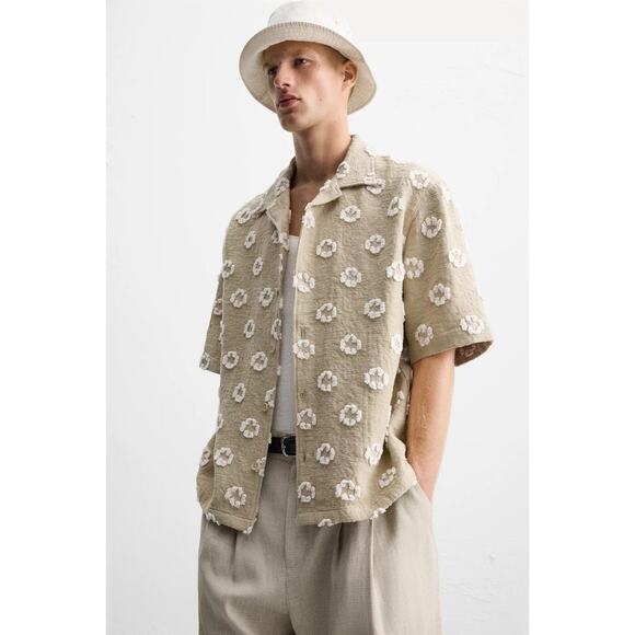 Zara Other - Zara Textured Jacquard Camp Shirt Button Down Men’s Beige & White Size Medium